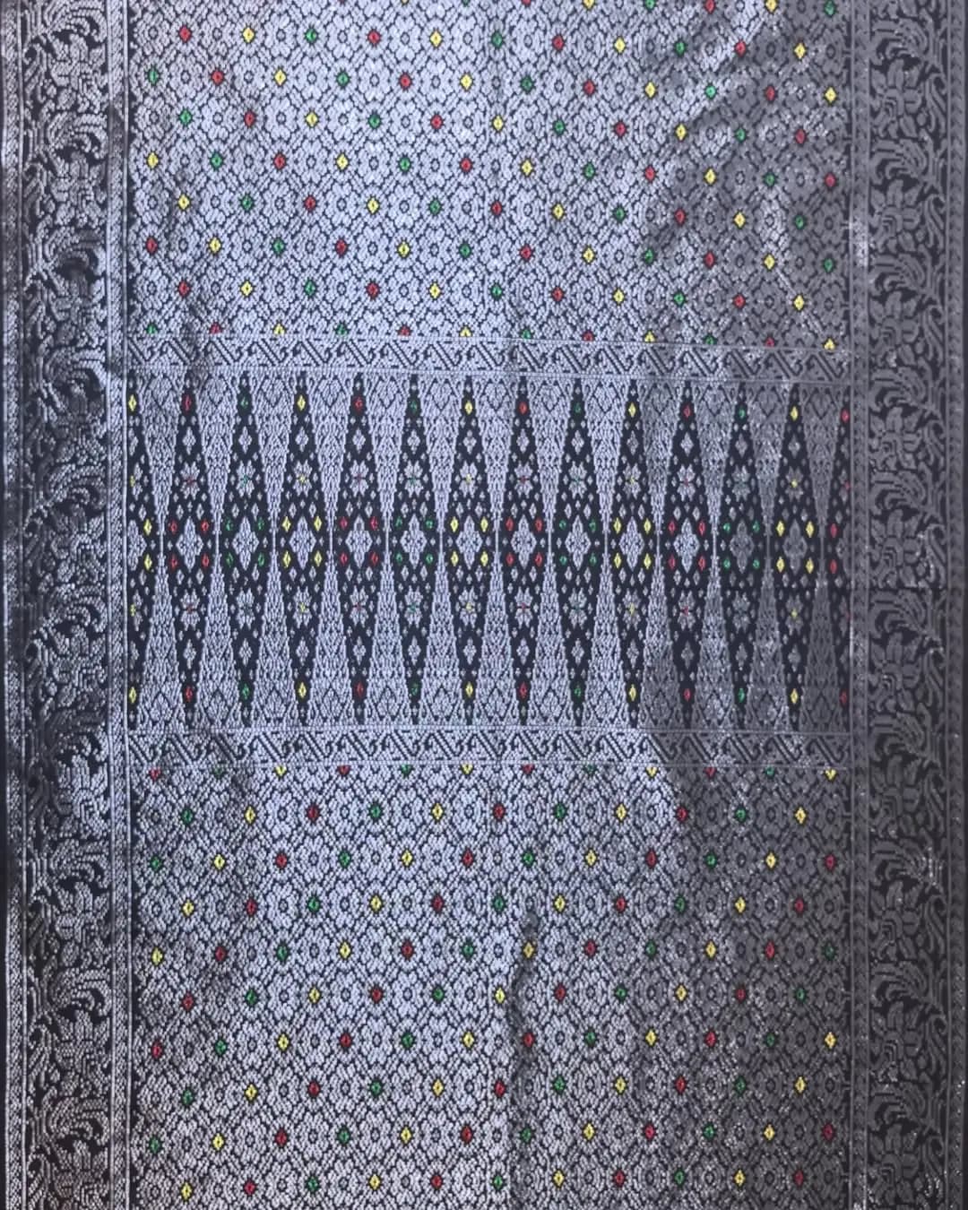 Kain Silubang Bangsi Tenunan Asli Brunei